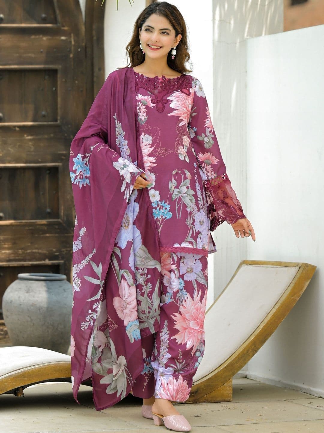 AARAAS Women Floral Printed Regular Kurta with Palazzos and Dupatta thumbnail 7