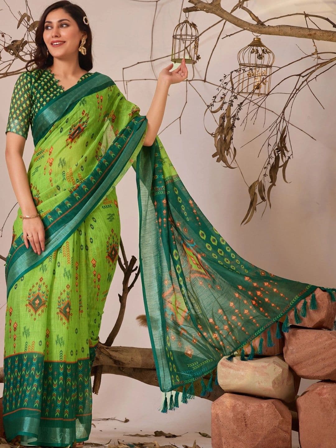 DIVASTRI Ethnic Motifs Linen Blend Designer Patola Saree thumbnail 6