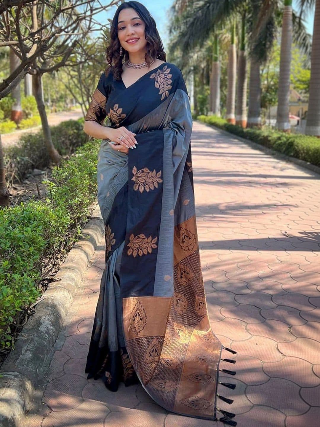 NARIVESH TRENDS Woven Design Zari Silk Cotton Saree - view 1