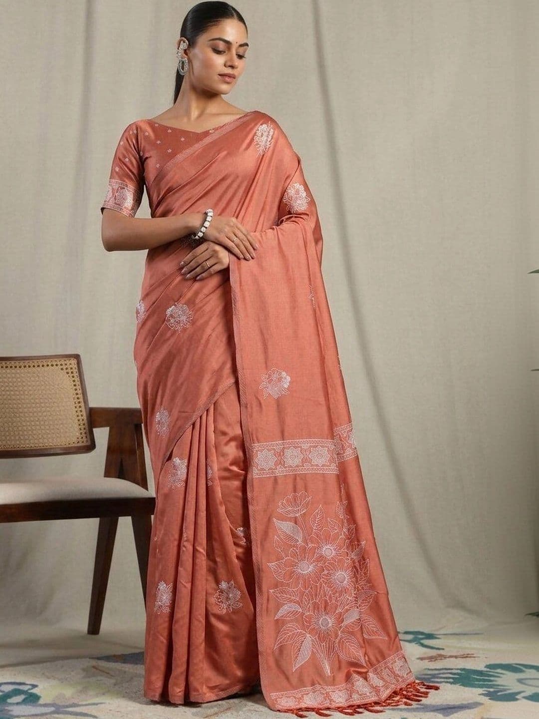 UMANTA Floral Embroidered Silk Blend Banarasi Saree - view 1