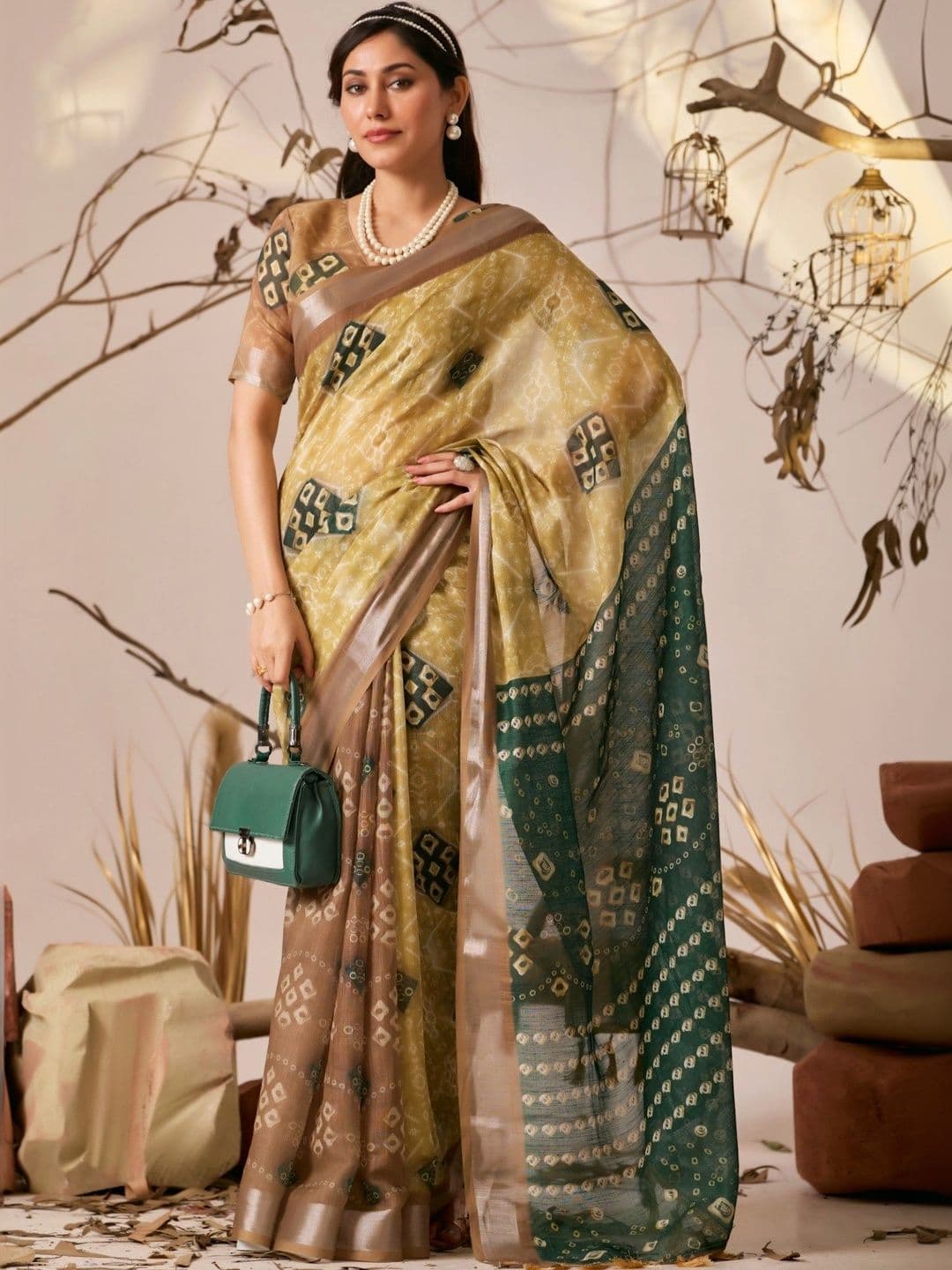 DIVASTRI Bandhani Zari Linen Blend Designer Patola Saree thumbnail 4