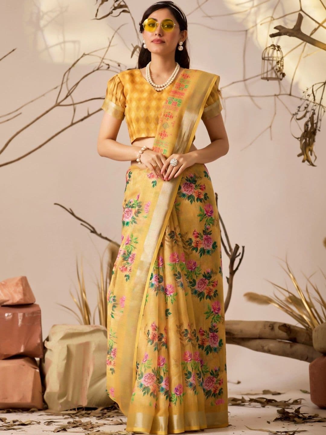 DIVASTRI Floral Zari Linen Blend Designer Saree thumbnail 4