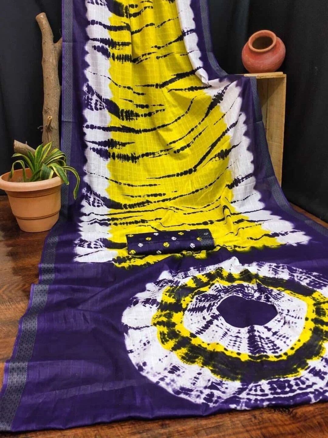 MITITA FASHION Tie and Dye Saree thumbnail 3
