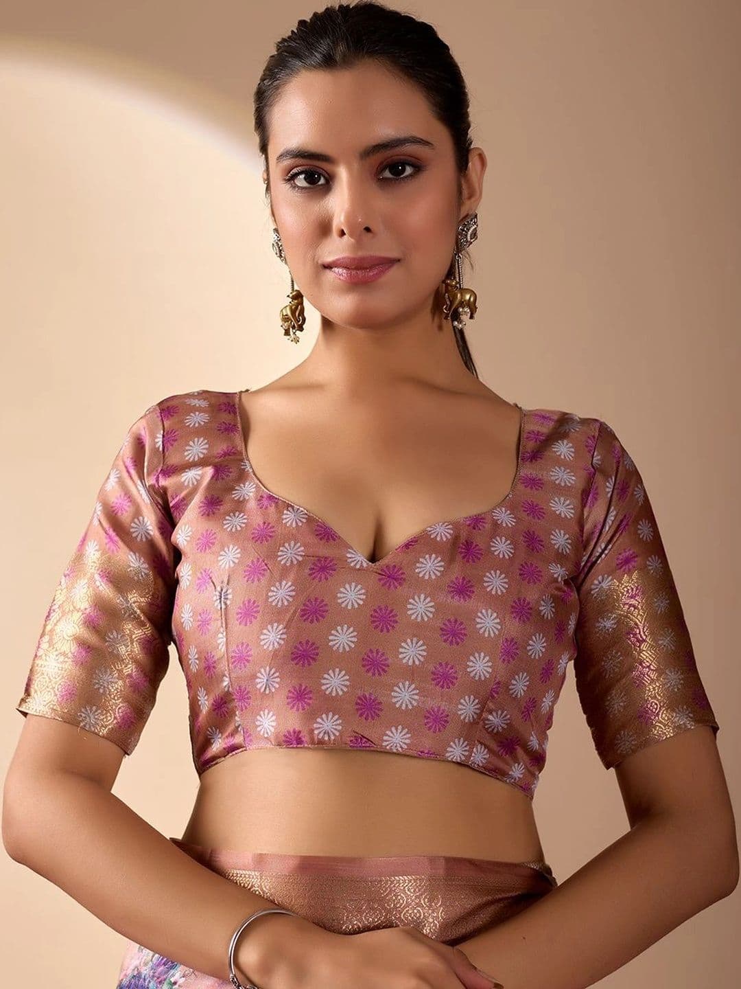 Mitera Floral Zari Silk Blend Designer Saree thumbnail 4