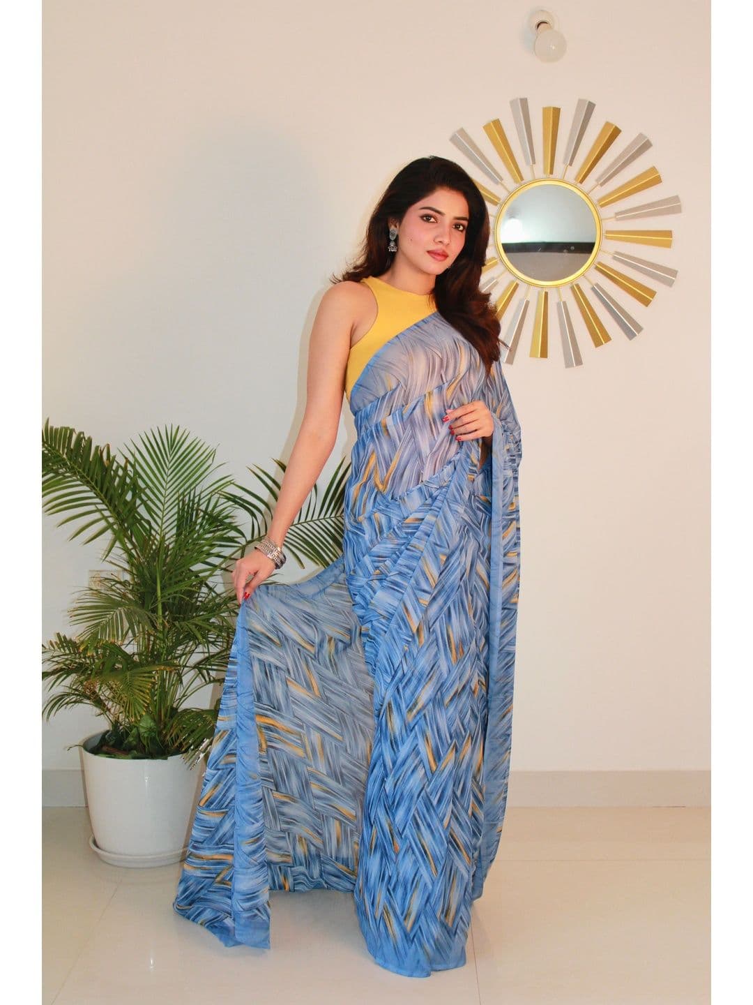 NARIVESH TRENDS Poly Georgette Saree thumbnail 3
