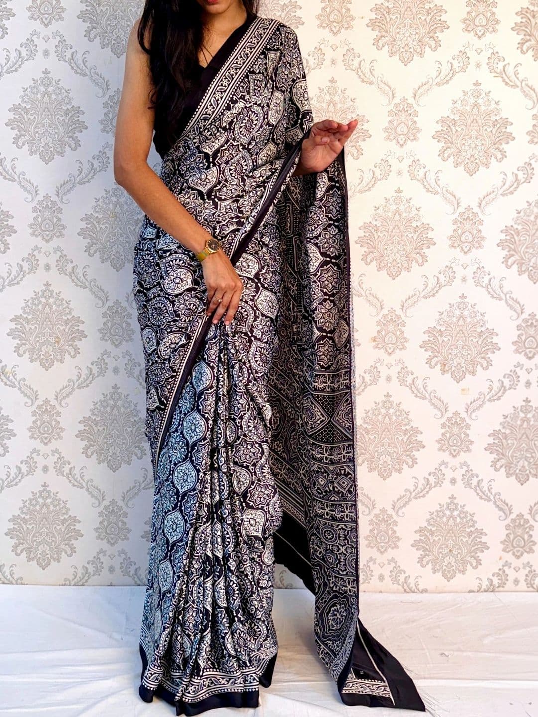 NARIVESH TRENDS Art Silk Saree thumbnail 3