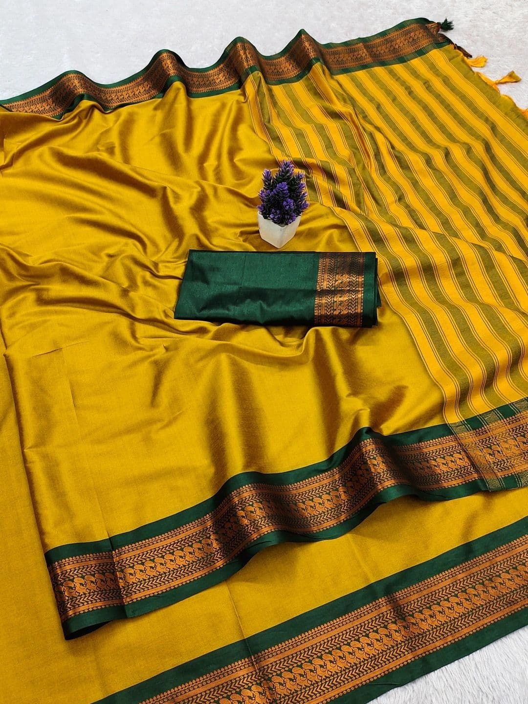 ALPENIKA Embellished Zari Art Silk Mysore Silk Saree thumbnail 4