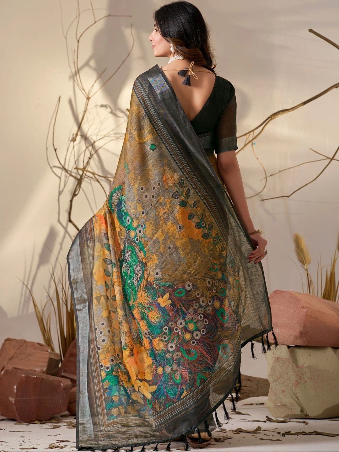 DIVASTRI Floral Zari Linen Blend Designer Saree thumbnail 5