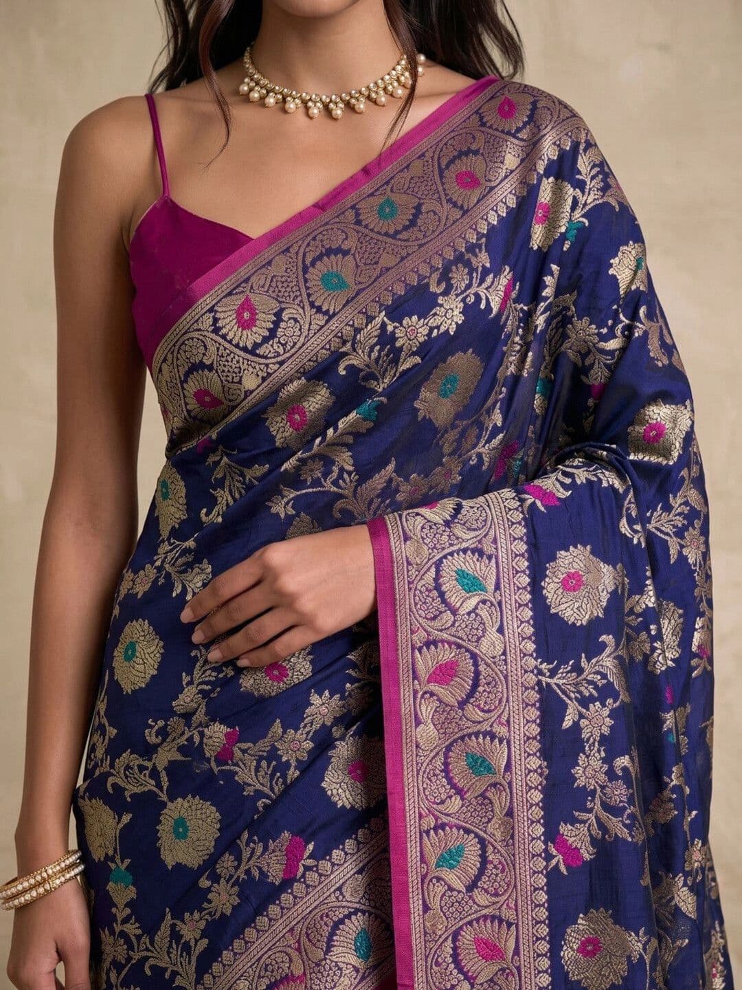 SAARA Woven Design Zari Silk Blend Saree thumbnail 2