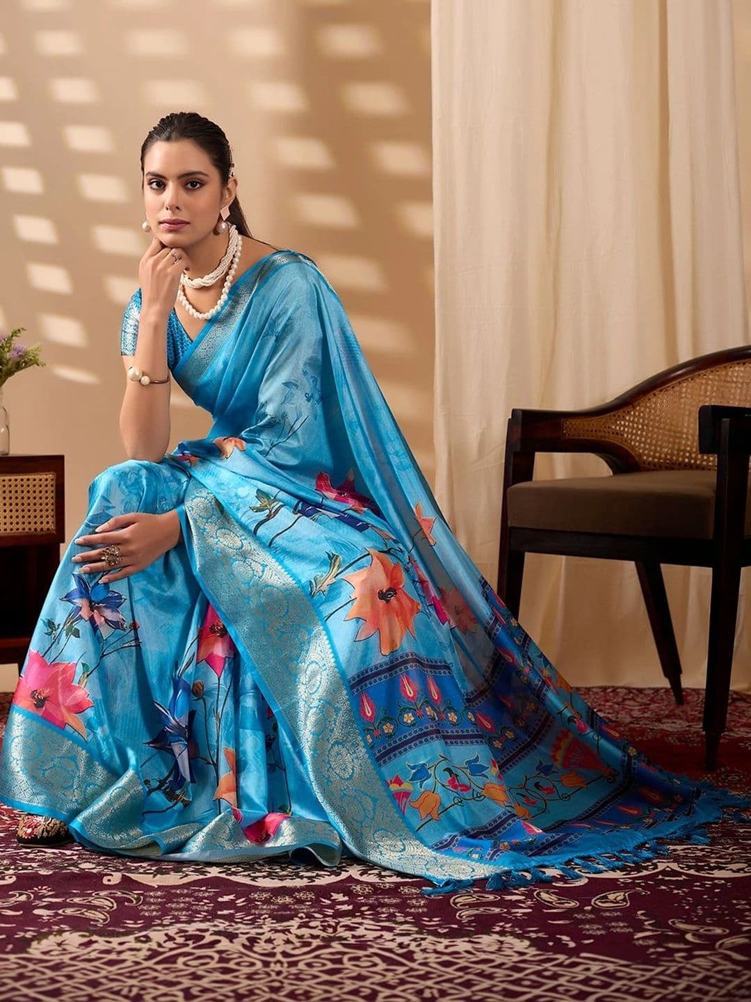 DIVASTRI Floral Zari Silk Blend Designer Saree thumbnail 6