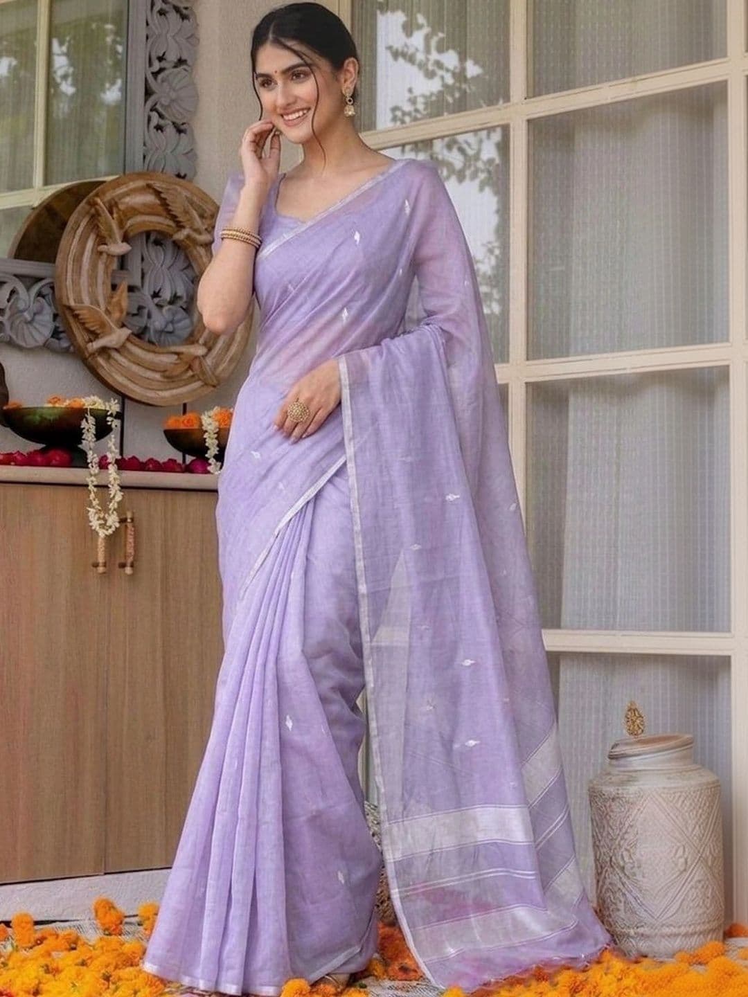 UMANTA Woven Design Zari Silk Blend Banarasi Saree thumbnail 5