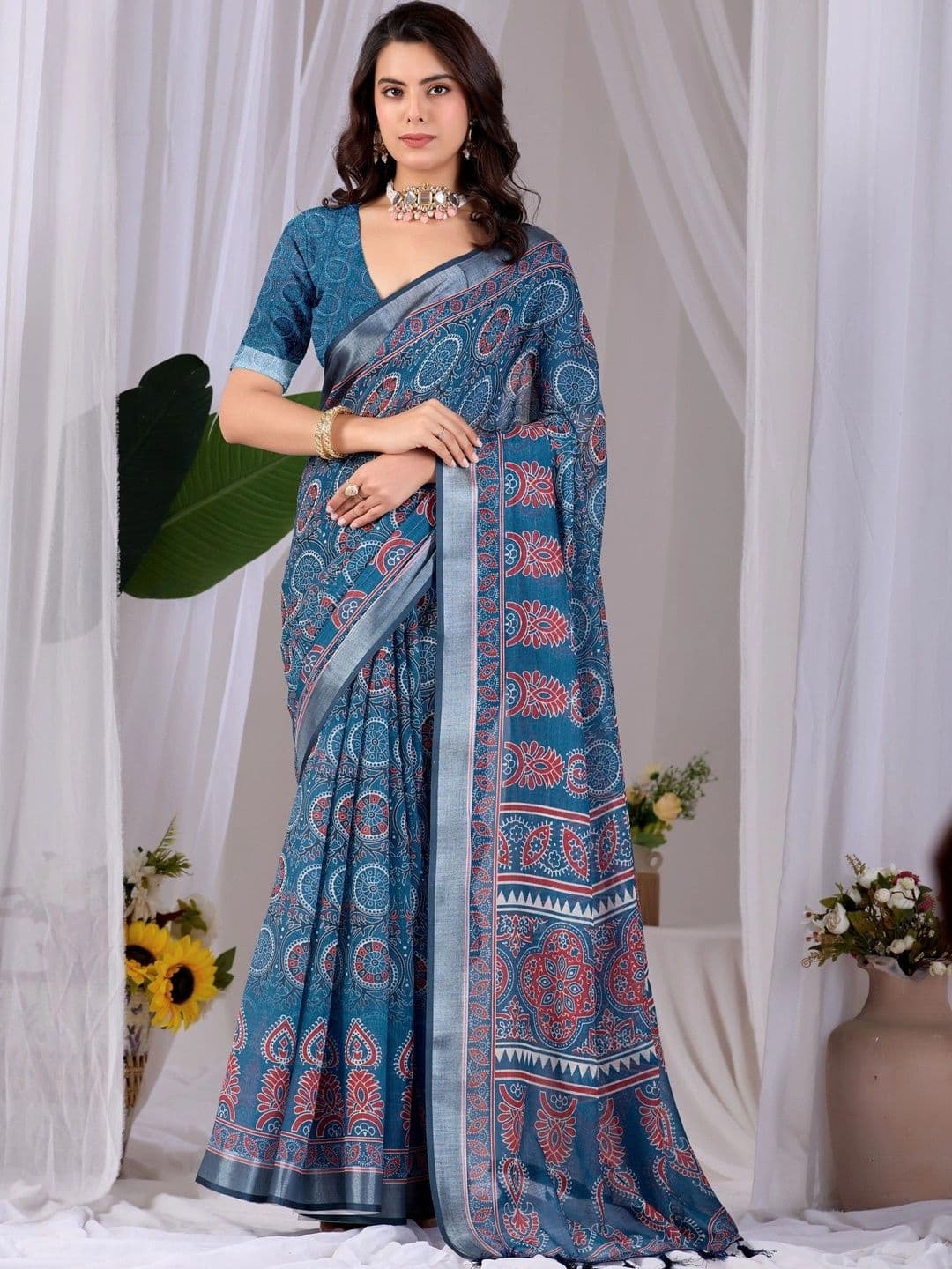 DIVASTRI Zari Linen Blend Designer Saree - view 1