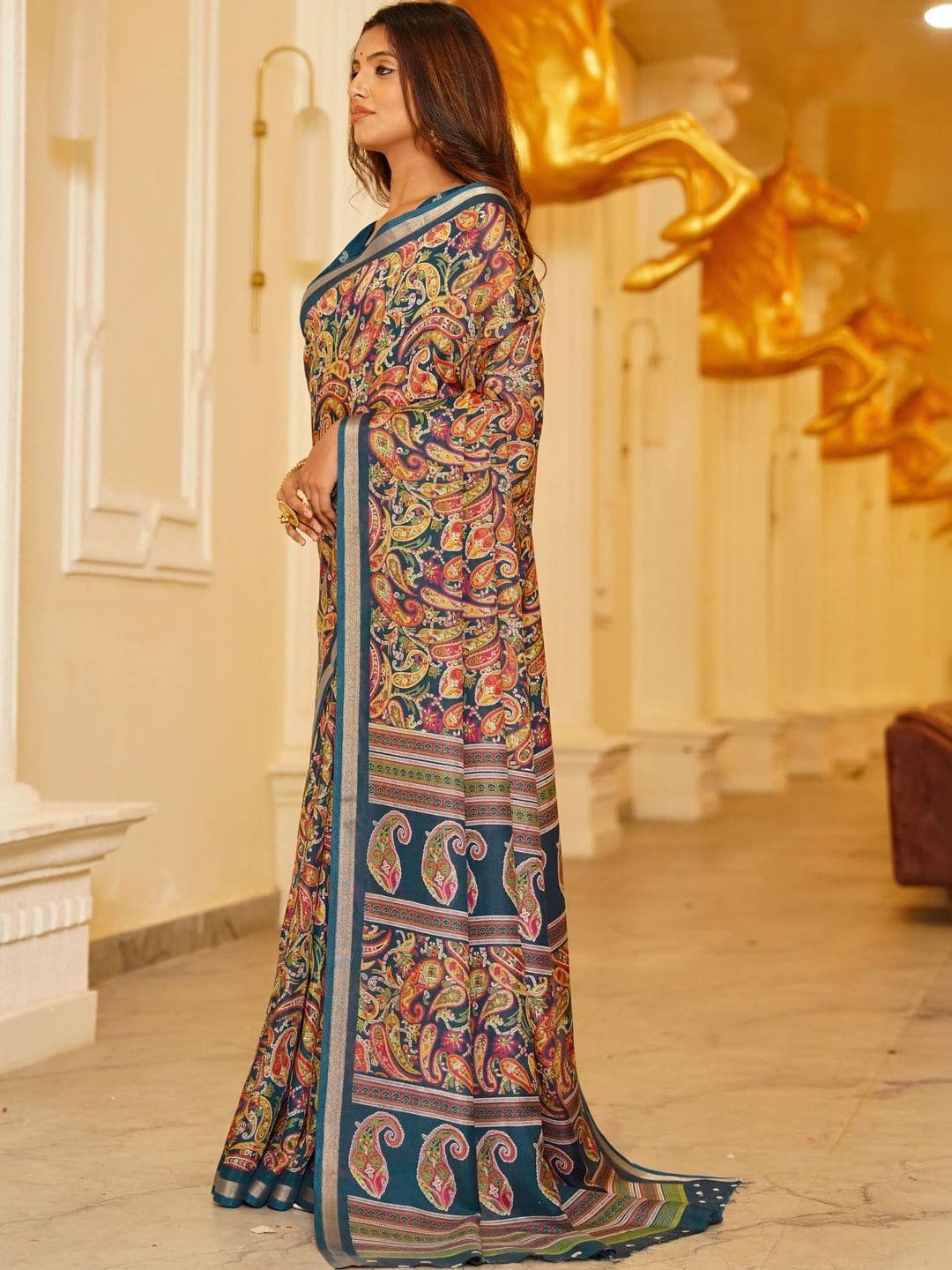 NARIVESH TRENDS Paisley Saree thumbnail 5