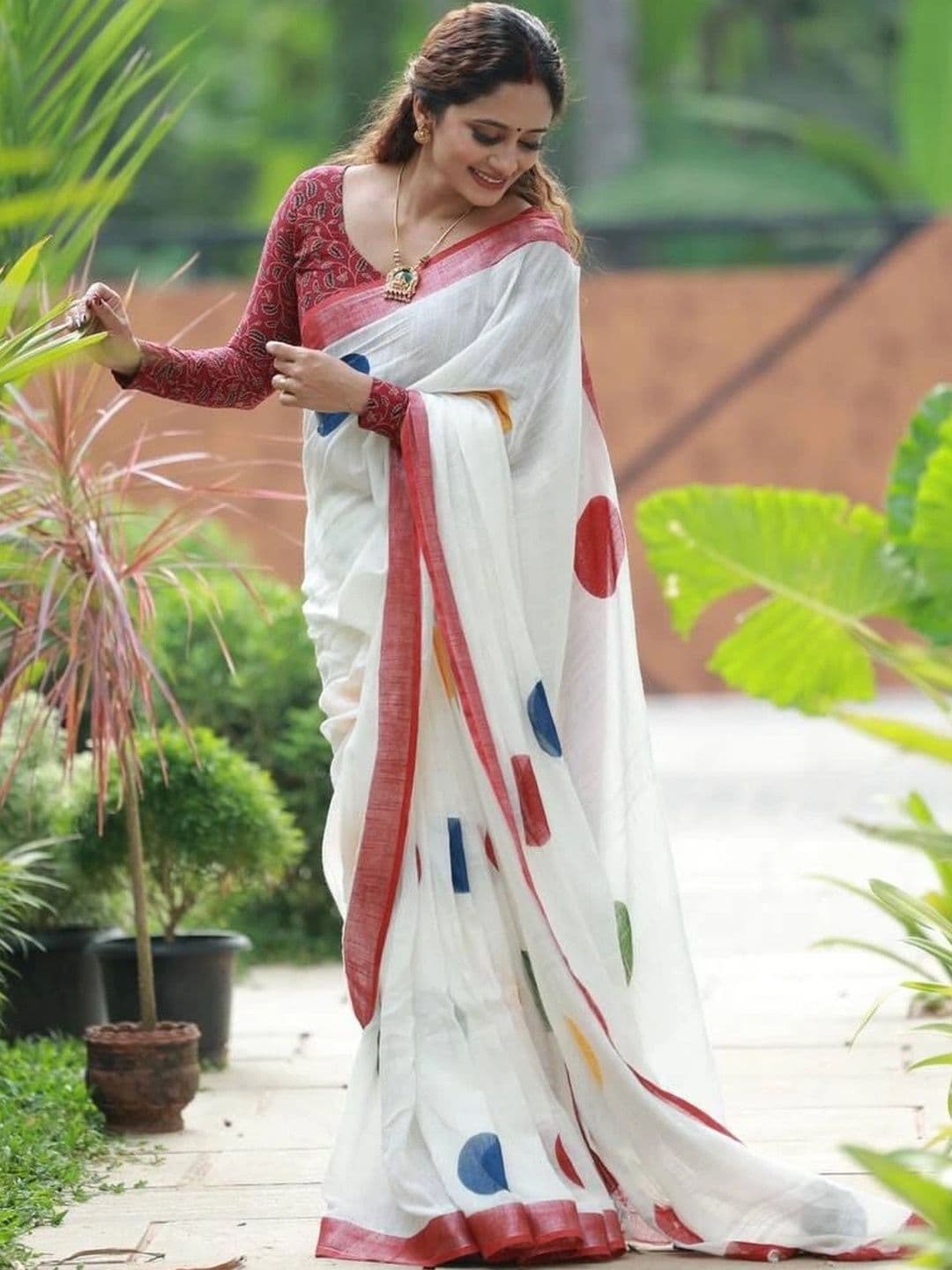 saneria silk Woven Design Linen Blend Taant Saree thumbnail 3