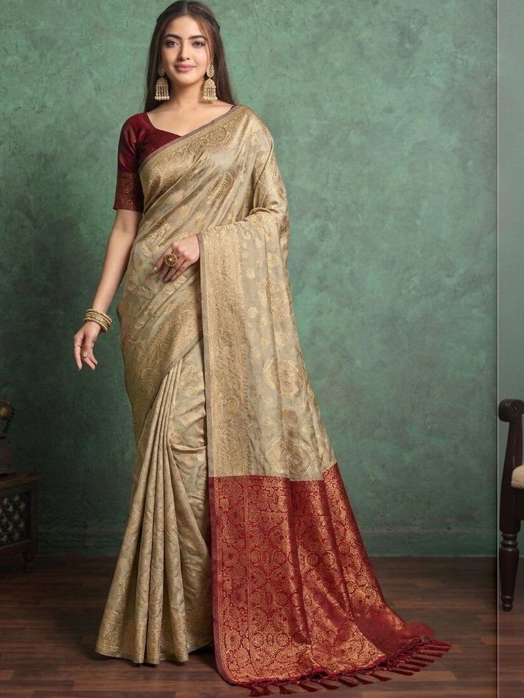 UMANTA Woven Design Zari Silk Blend Banarasi Saree - view 1