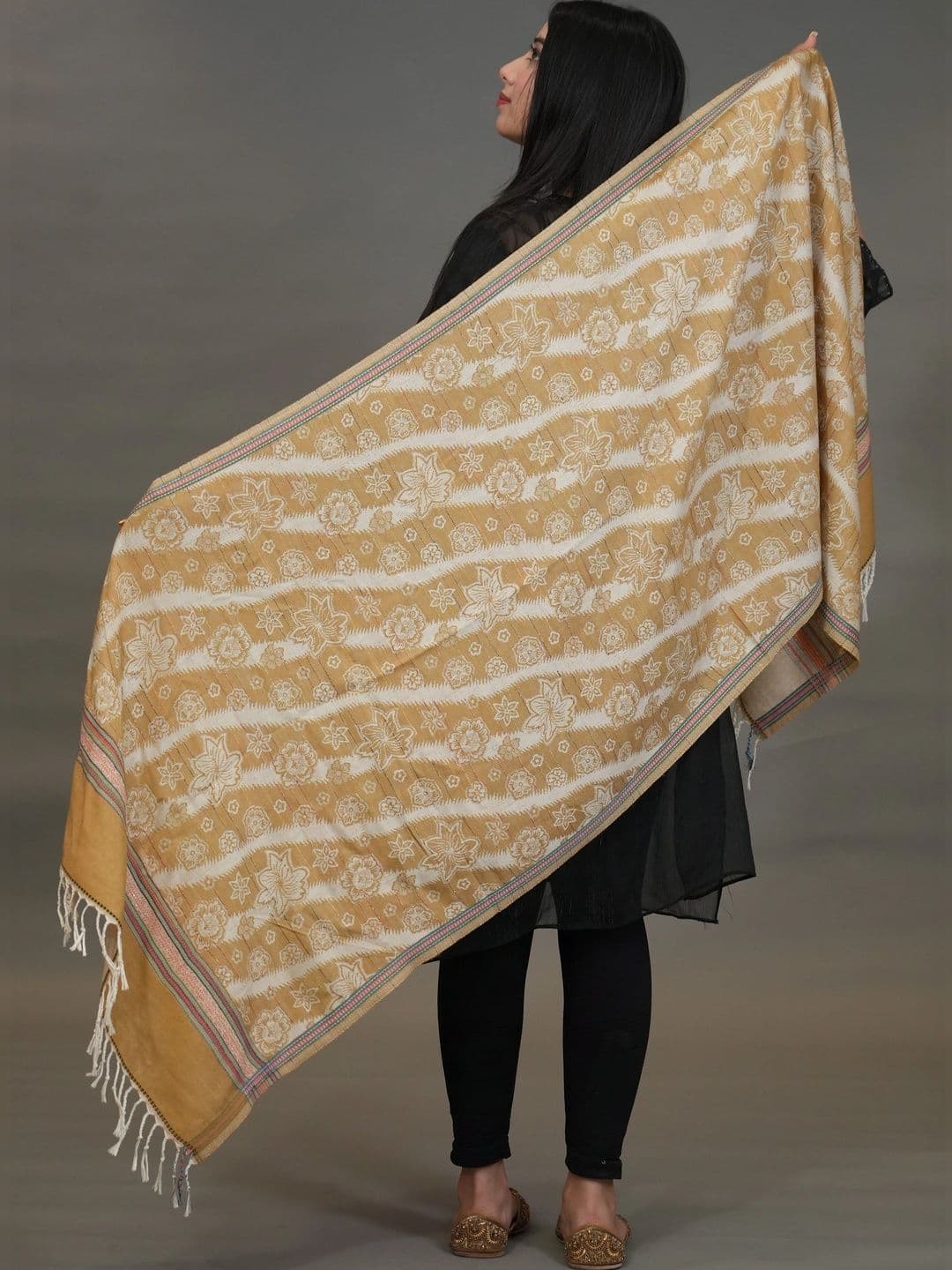 SHIFNEEN Women Floral Printed Acrylic Shawl thumbnail 4