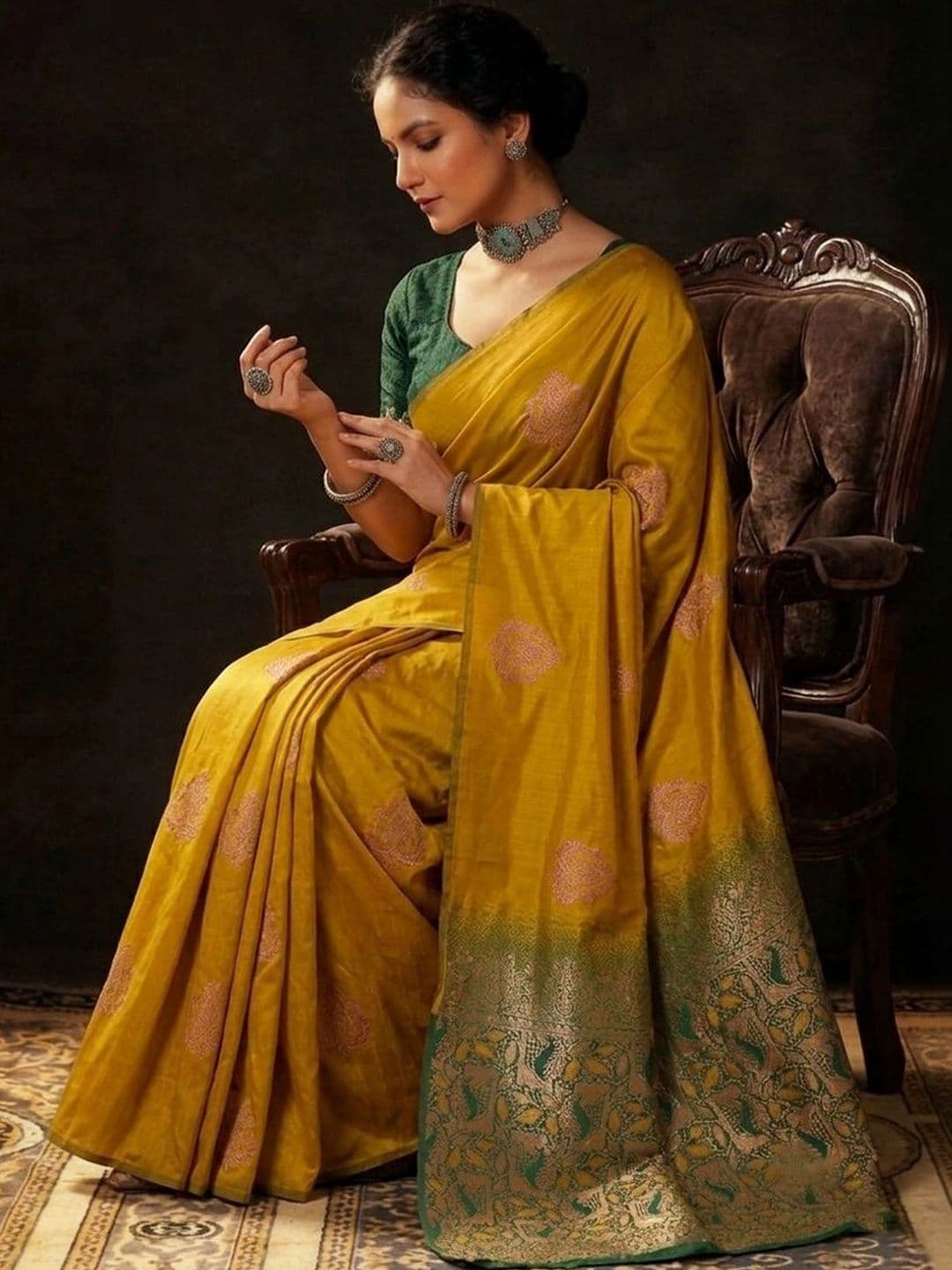 UMANTA Woven Design Zari Silk Blend Banarasi Saree thumbnail 5