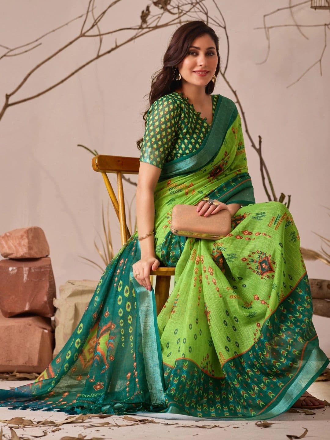 DIVASTRI Ethnic Motifs Linen Blend Designer Patola Saree thumbnail 4