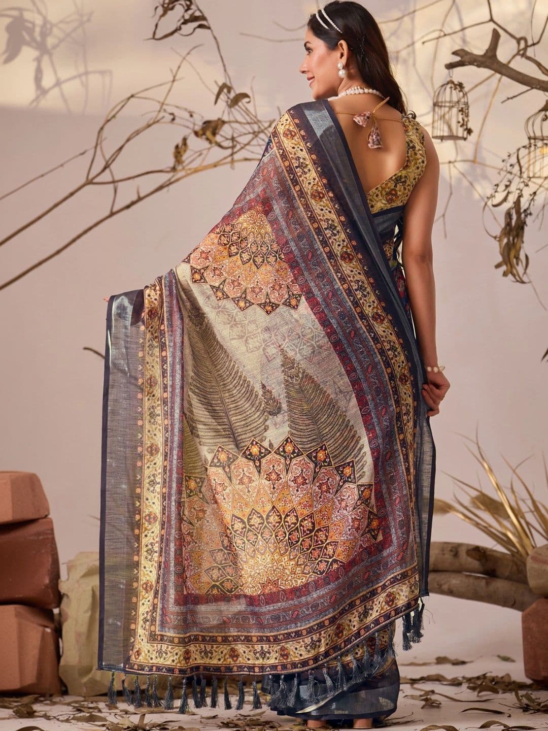 DIVASTRI Paisley Zari Linen Blend Designer Patola Saree thumbnail 6