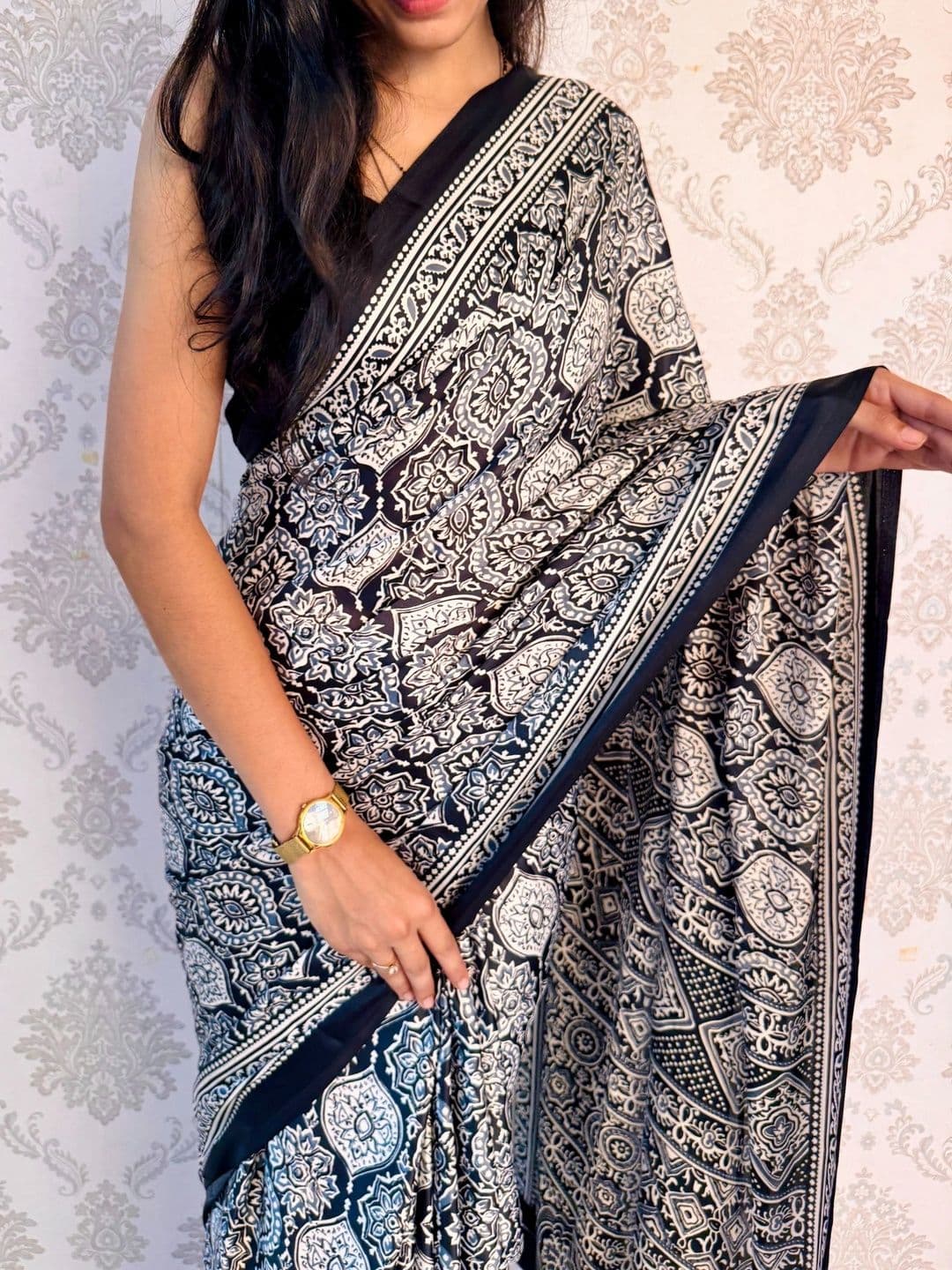 NARIVESH TRENDS Art Silk Saree thumbnail 2