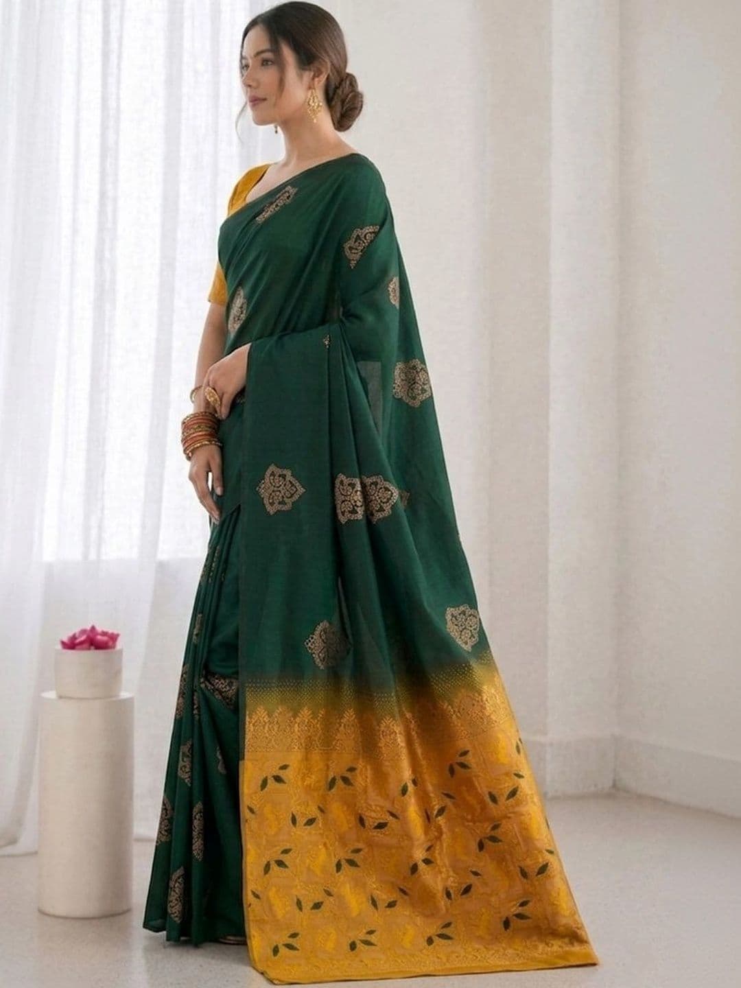 UMANTA Woven Design Zari Silk Blend Banarasi Saree thumbnail 5