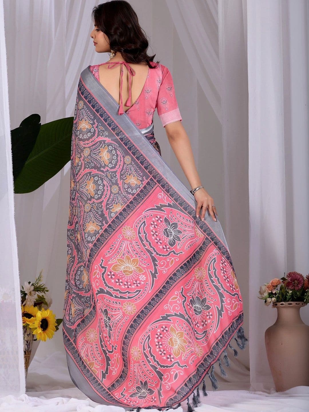 DIVASTRI Floral Zari Linen Blend Designer Saree thumbnail 6