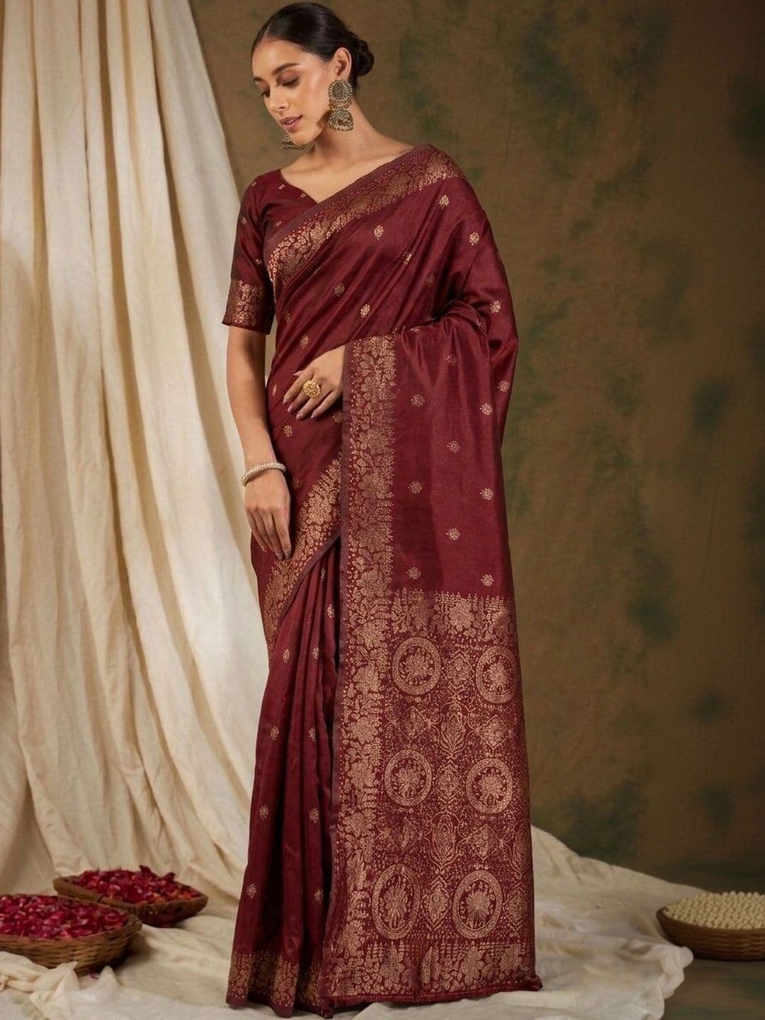 UMANTA Woven Design Zari Silk Blend Banarasi Saree - view 1
