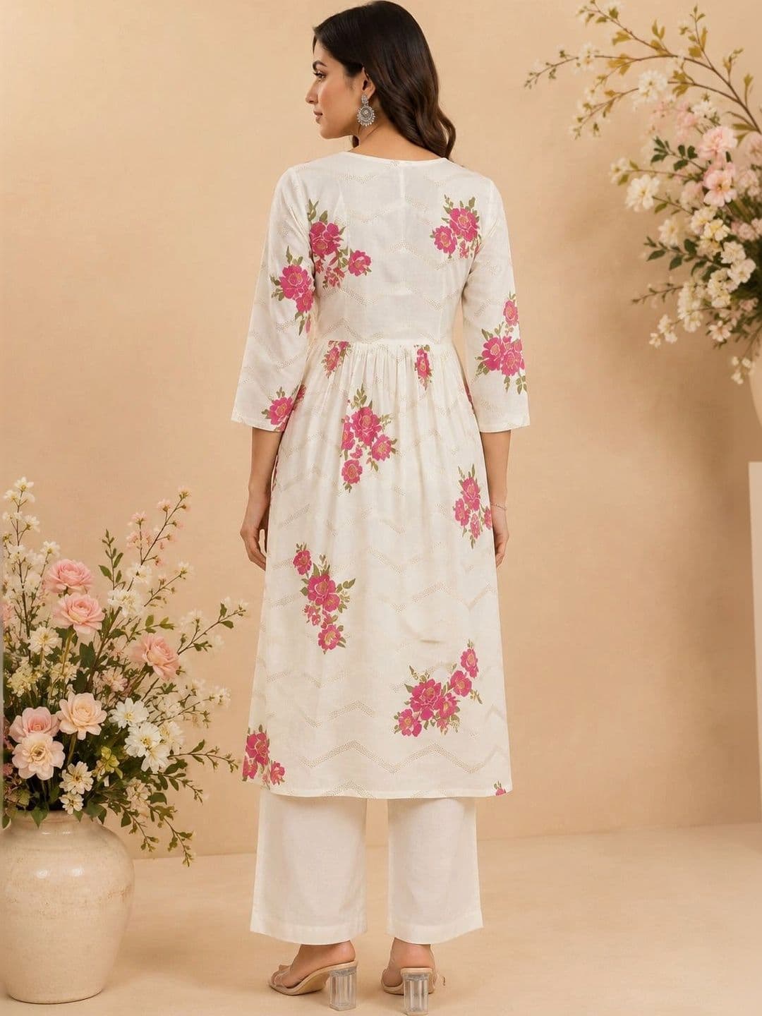 Araaha Women Floral Embroidered Thread Work Floral Kurta thumbnail 4