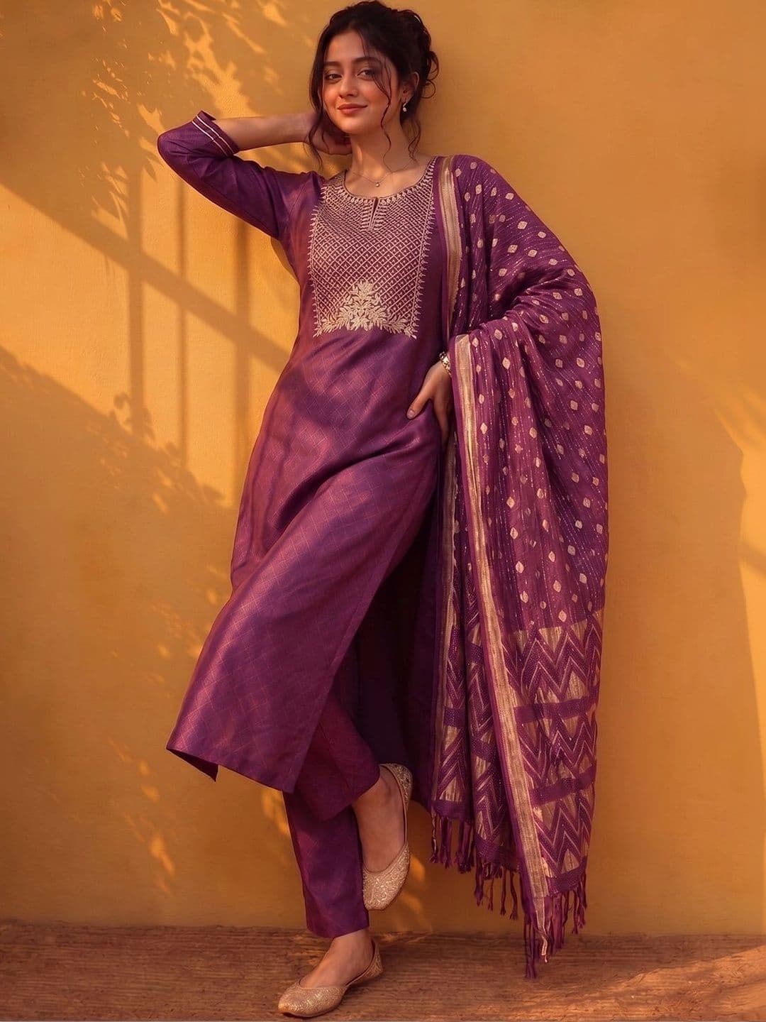 Varanga Women Ethnic Motifs Embroidered Regular Gotta Patti Kurta with Trousers & With Dupatta thumbnail 6