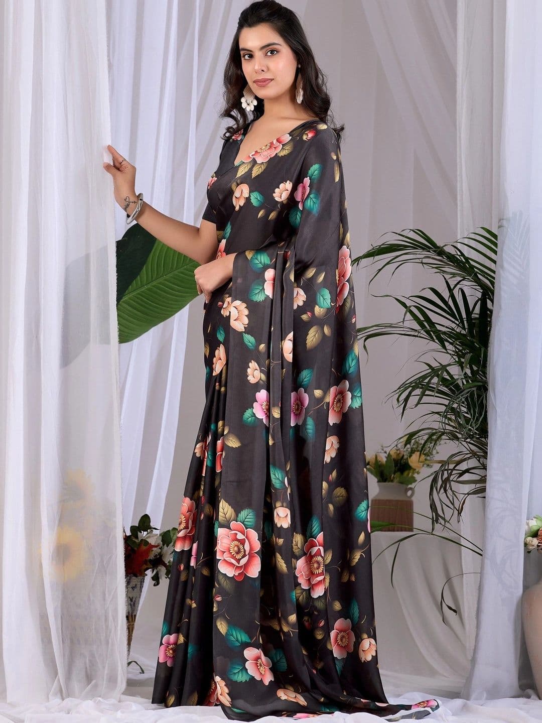DIVASTRI Floral Satin Fusion Saree thumbnail 7