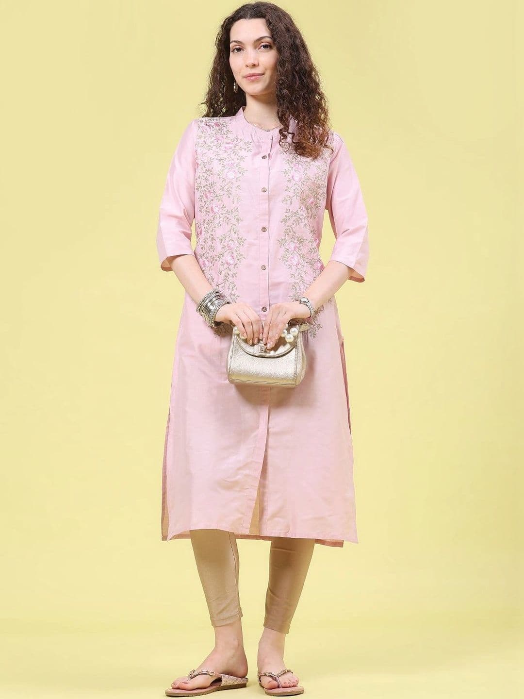 LIMEROAD Women Floral Embroidered Thread Work Floral Kurta thumbnail 3