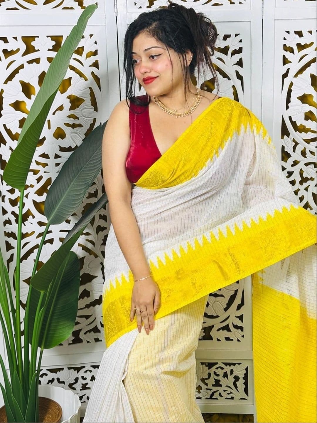 READYMART Striped Pure Cotton Saree thumbnail 3