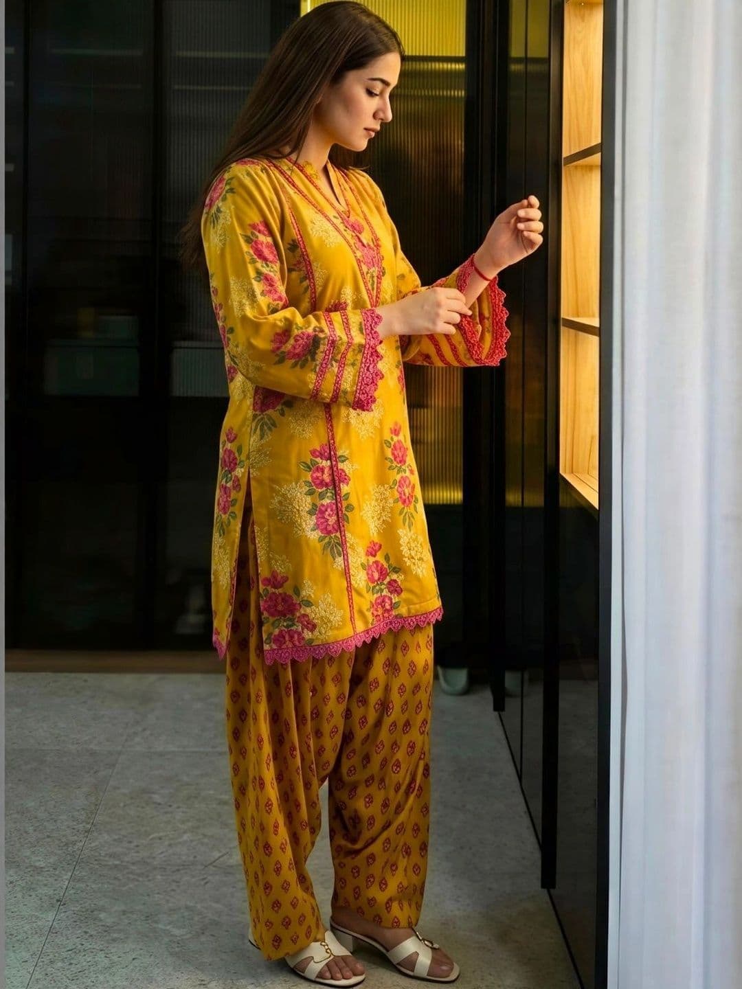 Vama Heritage Women Floral Printed Regular Silk Crepe Kurti with Patiala thumbnail 6