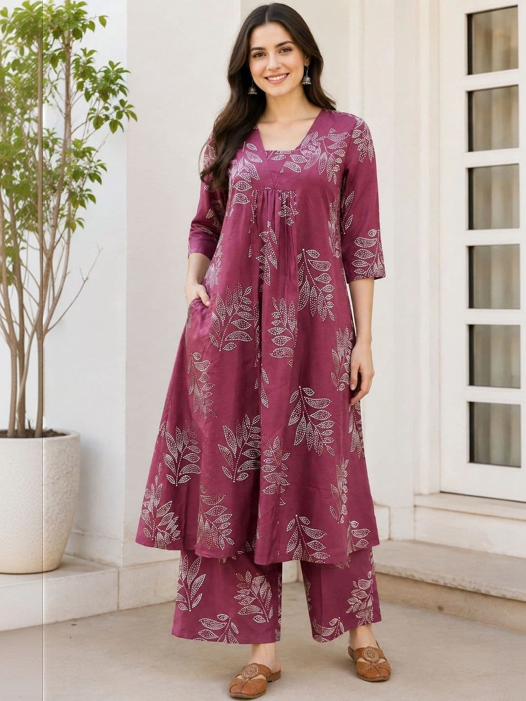 NEW ETHNIC 4 YOU Women Floral Printed Regular Kurta with Palazzos thumbnail 3