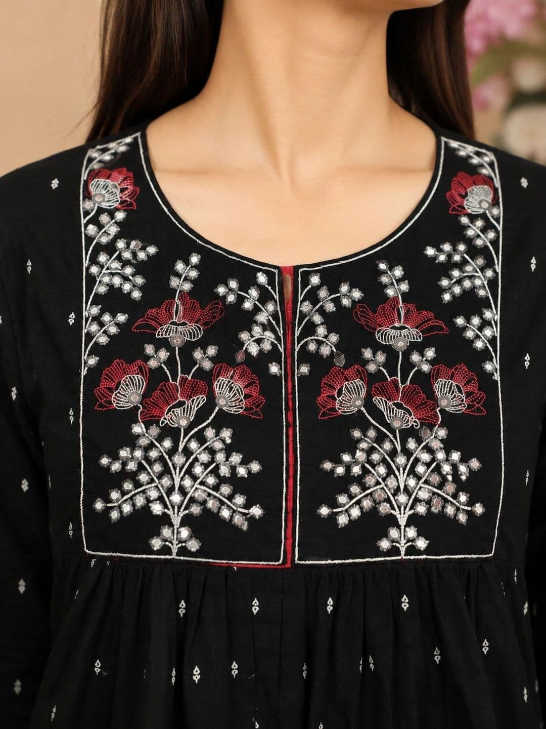 Araaha Women Embroidered Thread Work Floral Kurta thumbnail 6
