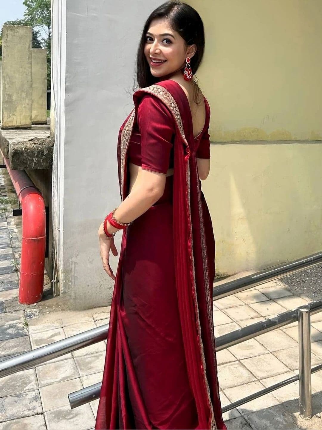 ANJAVI FASHION Zari Jute Silk Saree thumbnail 2