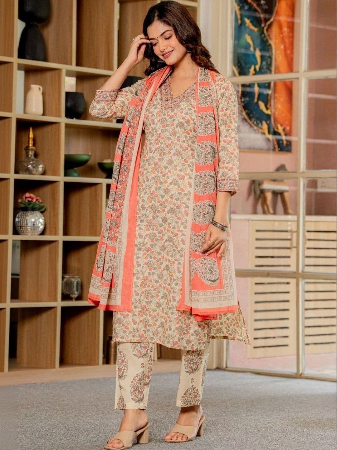 Anouk Women Floral Printed Regular Pure Cotton Kurta with Trousers & With Dupatta thumbnail 2