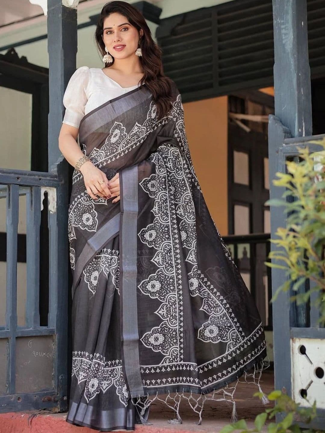 saneria silk Floral Linen Blend Bagru Saree thumbnail 3