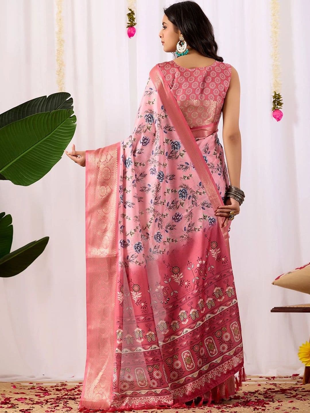 Mitera Floral Zari Silk Blend Designer Saree thumbnail 5
