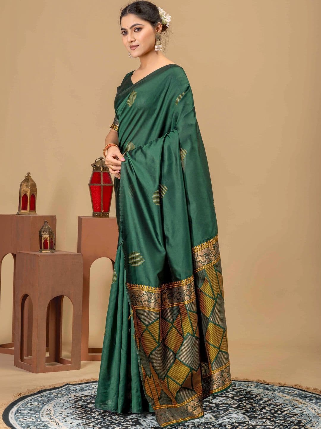 UMANTA Woven Design Zari Silk Blend Banarasi Saree thumbnail 5