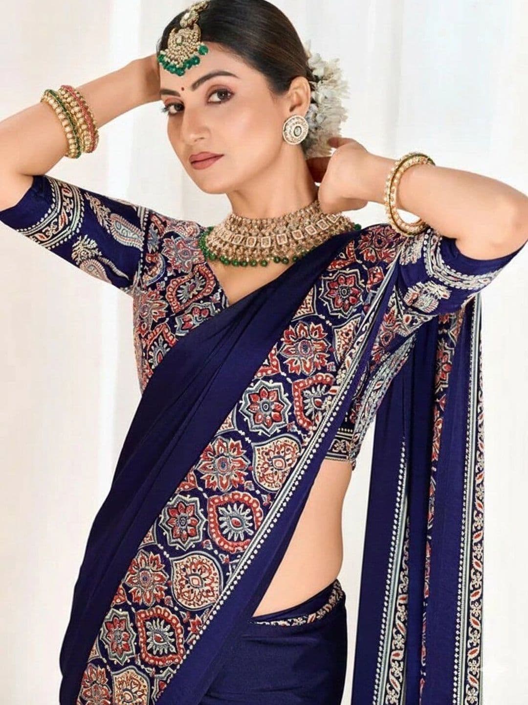 NARIVESH TRENDS Art Silk Saree thumbnail 2