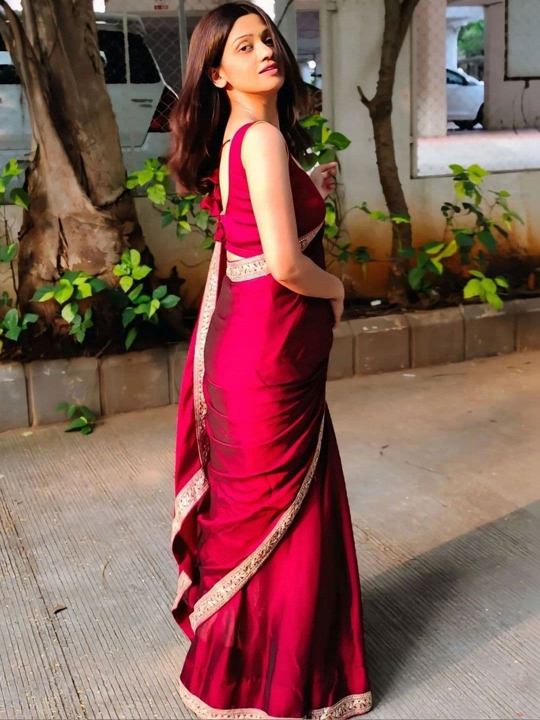 ANJAVI FASHION Embroidered Jute Silk Saree thumbnail 4