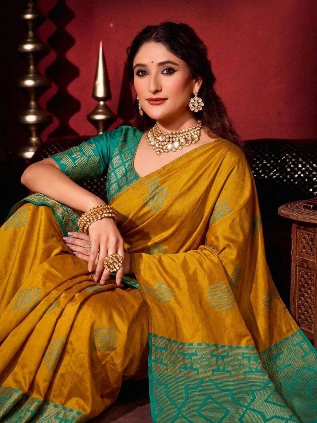 UMANTA Zari Silk Blend Banarasi Saree thumbnail 4