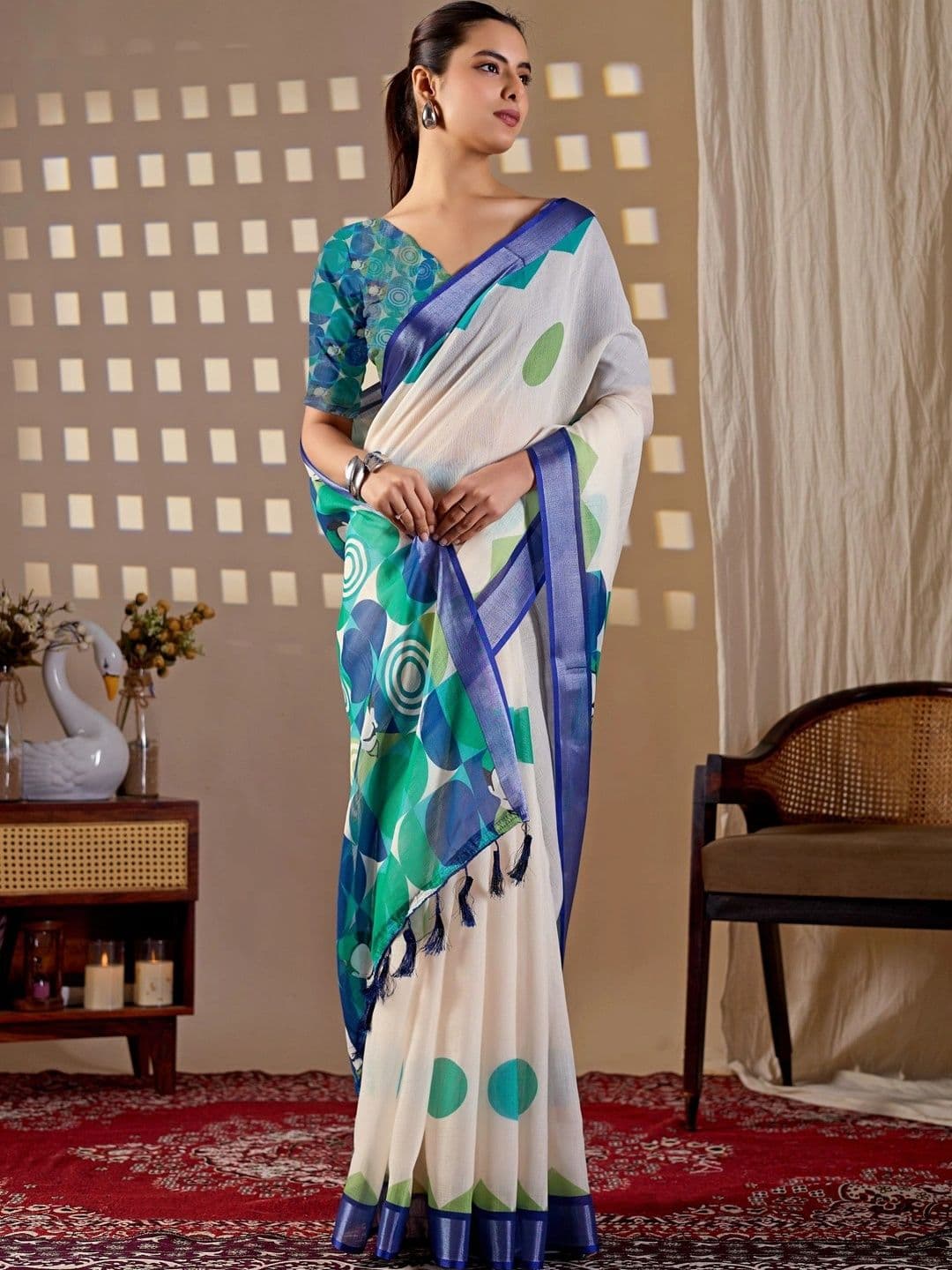 DIVASTRI Zari Linen Blend Designer Saree thumbnail 3