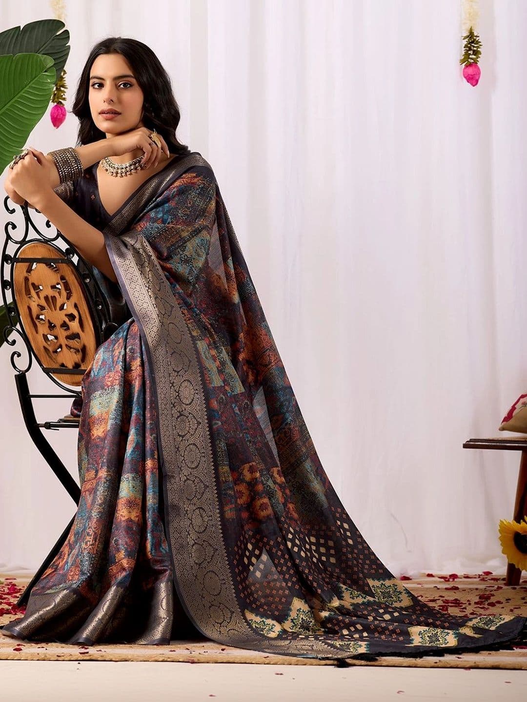 Mitera Zari Silk Blend Designer Saree thumbnail 6
