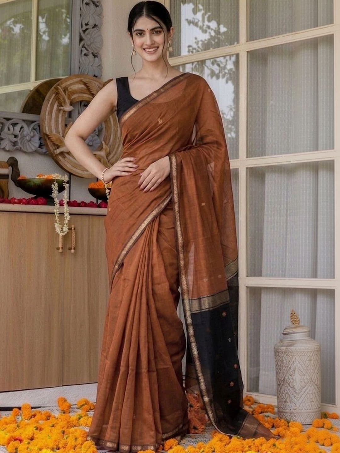 UMANTA Ethnic Motifs Silk Blend Banarasi Saree thumbnail 4
