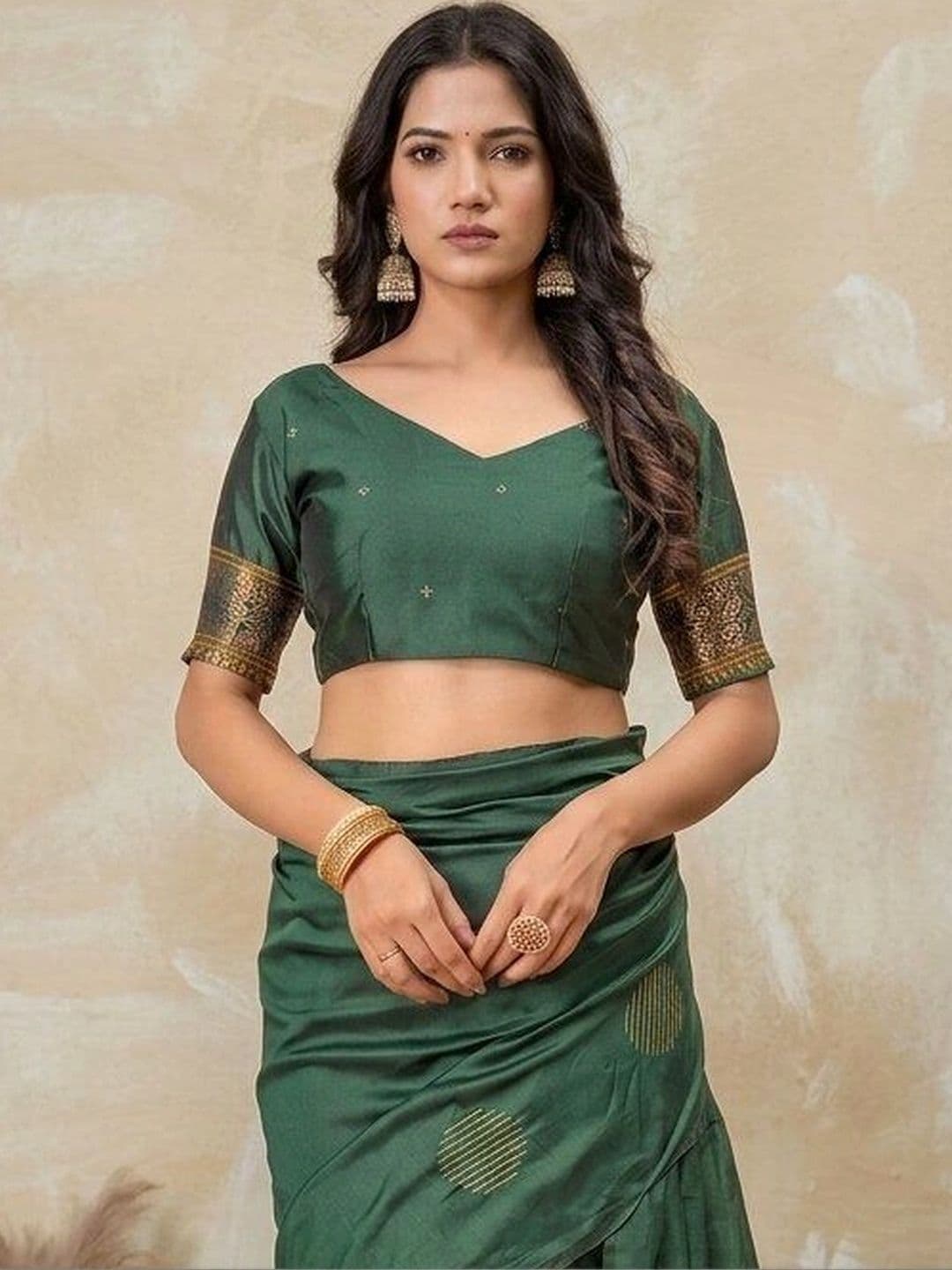 UMANTA Zari Silk Blend Banarasi Saree thumbnail 2