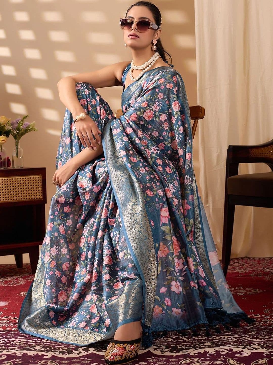 Mitera Floral Zari Silk Blend Designer Saree thumbnail 7