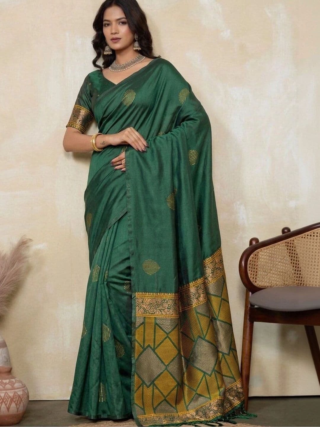 UMANTA Zari Silk Blend Banarasi Saree thumbnail 6