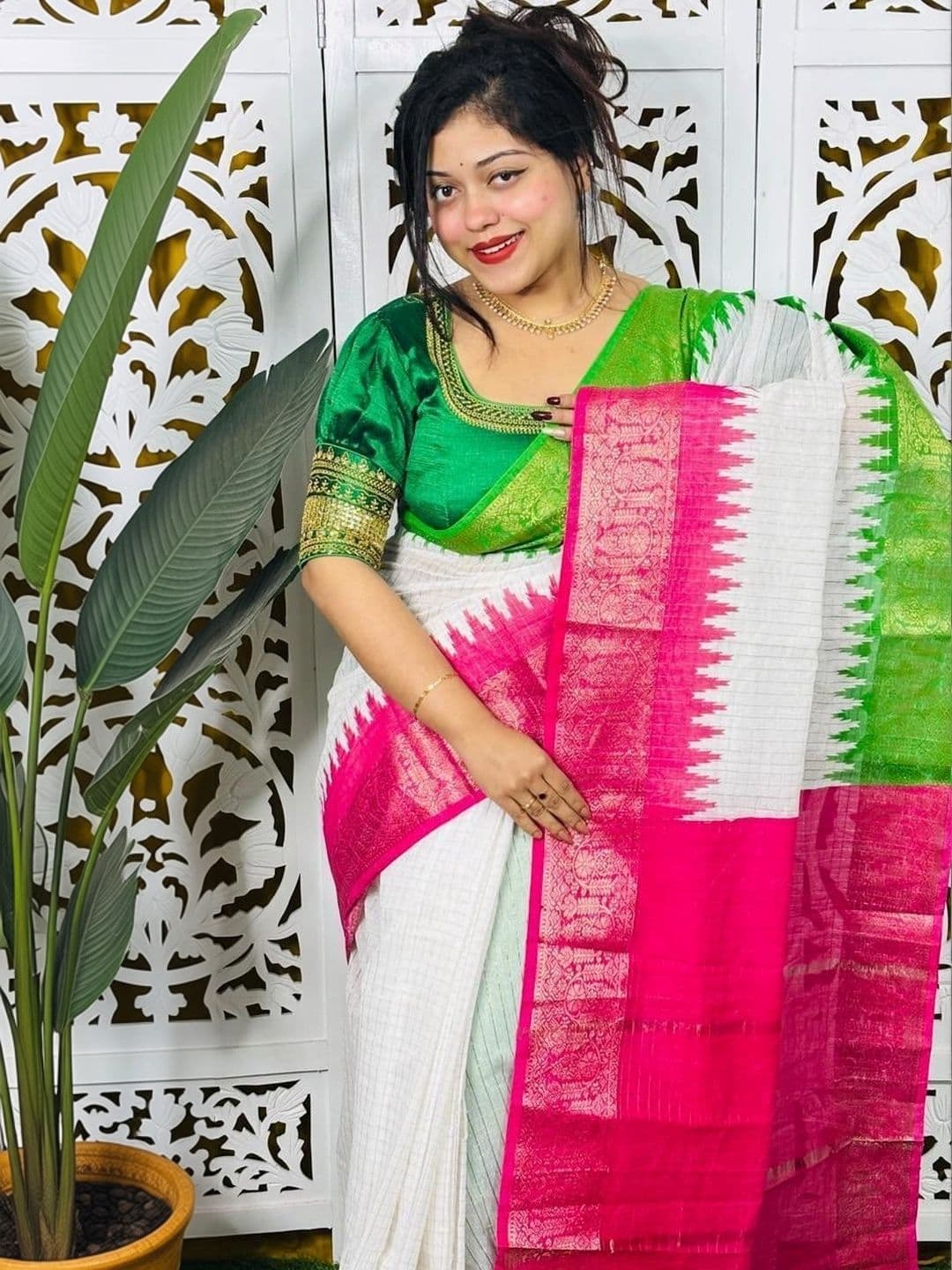 OSARIO Woven Design Pure Cotton Saree thumbnail 2